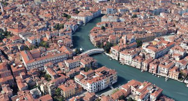Quadrocopter, Grand Canal, 2019 3D olarak yükseklikten Venedik Italya