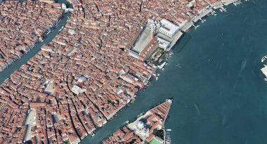 Quadrocopter, Grand Canal, 2019 3D olarak yükseklikten Venedik Italya