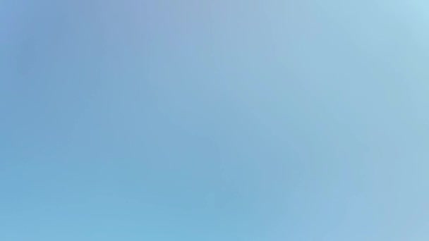 Lambat Gerak Jet Percikan Air Latar Langit Biru — Stok Video