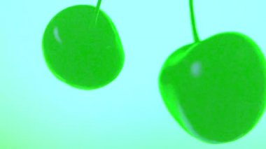 vişne meyveleri kesilmiş, yanlara meyve suyu püskürtme. yavaş çekim