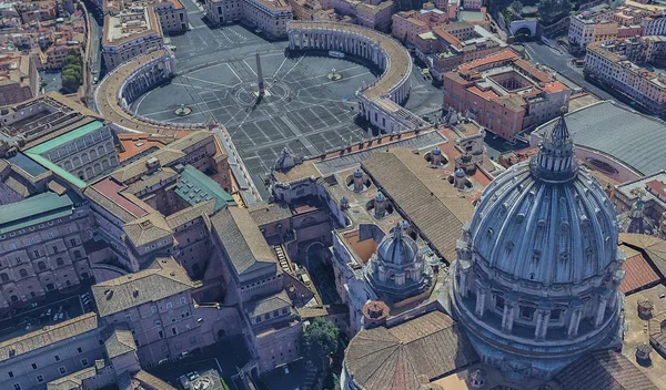 Vatikan'daki Aziz Petrus Bazilikası kuş bakışı