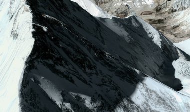 Himalayalar'daki Everest Dağı'nın üst ve etekleri uçuş yüksekliğinden