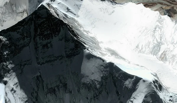 La cima y las estribaciones del monte Everest en el Himalaya desde una altura de vuelo — Foto de Stock