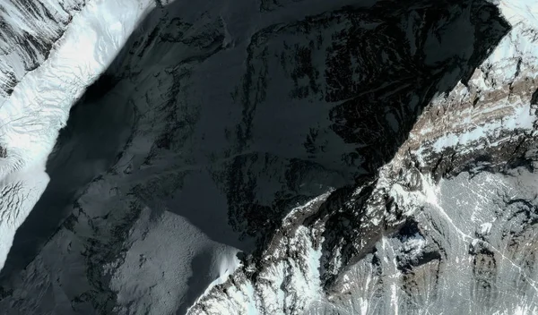 La cima y las estribaciones del monte Everest en el Himalaya desde una altura de vuelo —  Fotos de Stock