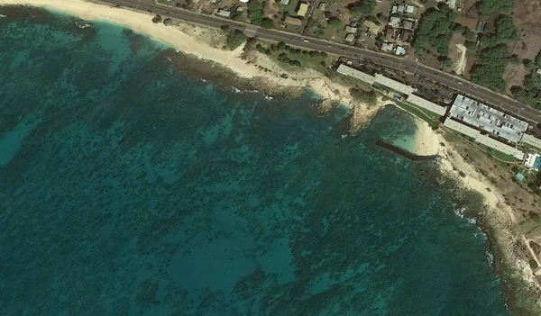 Der pazifische Ozean, honolulu hawaii vereinigte staaten mit der höhe der drohne — Stockfoto