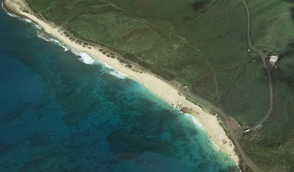 The Pacific ocean, Honolulu Hawaii Estados Unidos con la altitud del dron — Foto de Stock