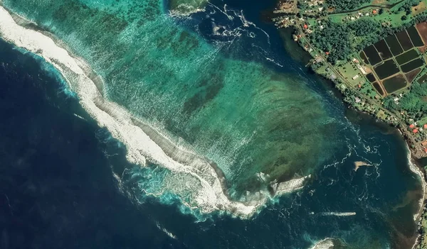 Die Küste der Stadt Teahupoo auf der Insel Tahiti Französisch-Polynesien im Jahr 2019 — Stockfoto