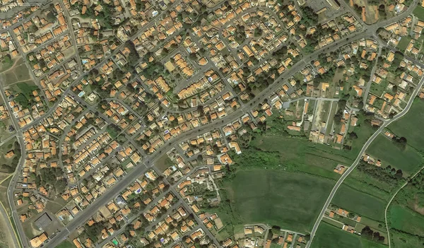 Pobřeží, ulice a infrastruktura Bretigny-sur-Orge z pohledu z ptačí perspektivy 2019 — Stock fotografie