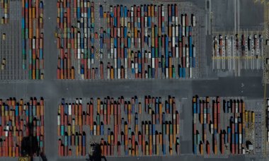 Adelaide, Avustralya, St. Vincent Körfezi 'ndeki kargo limanı.