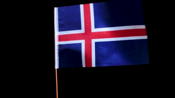 Islands Nationella Flagga Flyger Vinden Svart Bakgrund — Stockvideo