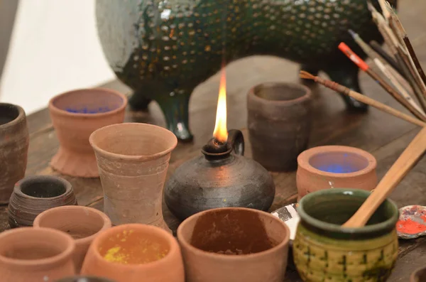Inchiostri calligrafici medievali pigmenti minerali in vaso di ceramica — Foto Stock