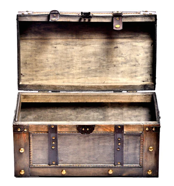 Open oude houten kist met sier smeden en lederen riemen geïsoleerd op witte achtergrond — Stockfoto