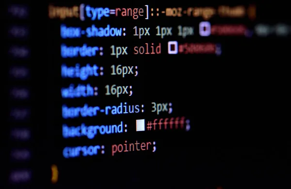 HTML kodlaması için modern CSS3 kademeli biçim programlama kodunun yakın plan görüntüsü. — Stok fotoğraf