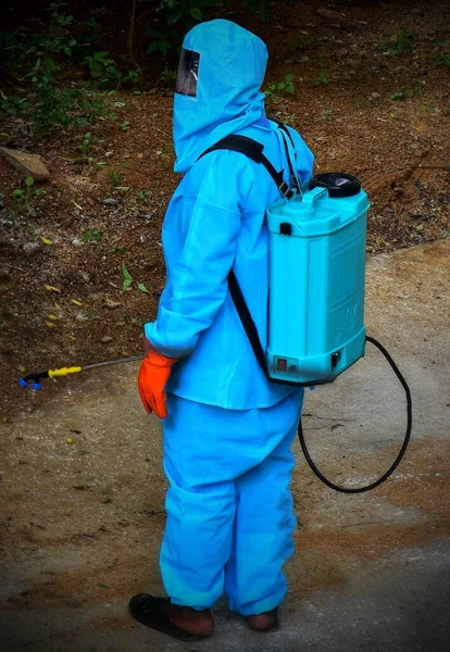 Operaio Uniforme Blu Maschera Viso Spruzzando Sanificando Città Nell Hyderabad — Foto Stock