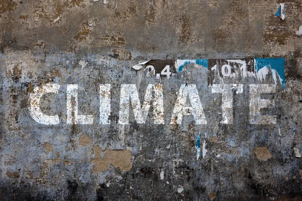 Fachada Velha Com Palavra Clima Sobre Ele — Fotografia de Stock