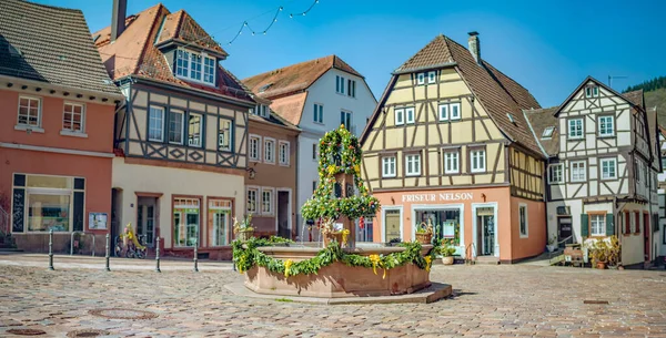 Neckargemünd April 2017 Osterdekoration Einem Brunnen Auf Dem Historischen Marktplatz — Stockfoto