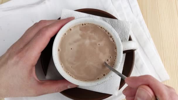 Cacao Drank Beker Wordt Geroerd Met Lepel Cirkel Drank Beweegt — Stockvideo