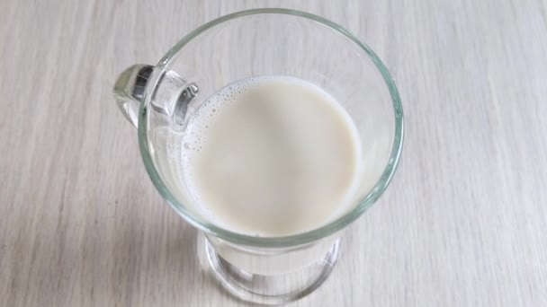 Γάλα Βρώμης Διάφανη Κούπα Χερούλι Vegan Εναλλακτική Λύση Για Γαλακτοκομικά — Αρχείο Βίντεο