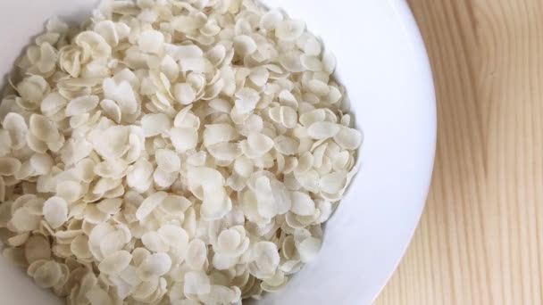 Beyaz Kasede Kuru Pirinç Taneleri Sıcak Suyla Doldurulur Sağlıklı Yemekler — Stok video