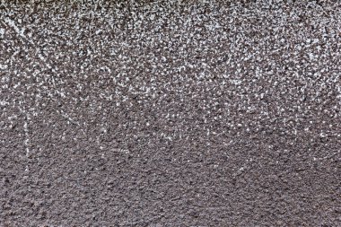 Koyu gri duvar ve küçük toprak taneleri. Pankart için yatay arkaplan, kopyalama alanı olan poster. Soyut zemin. Eko tasarımı için tek renkli şablon