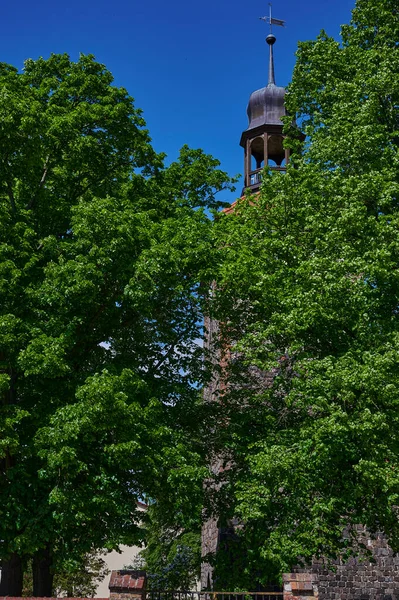 Utsikt Över Tornet Medeltida Bykyrka Delstaten Brandenburg Tyskland Som Kan — Stockfoto