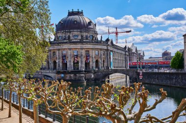 Berlin, Almanya - 26 Nisan 2020 Berlin Müzesi Adası 'ndaki Bode Müzesi' ne bakın..