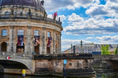 Berlin, Almanya - 26 Nisan 2020 Berlin Müzesi Adası 'ndaki Bode Müzesi' ne bakın..