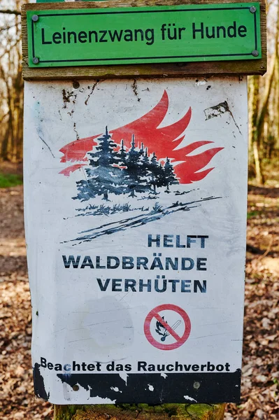 Інформаційний Знак Лісі Німеччині Який Вказує Ризик Лісових Пожеж Забороняє — стокове фото