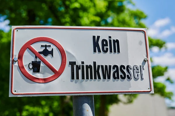 Sign Germany Indicates Fountain Does Contain Drinking Water — Stock Photo, Image