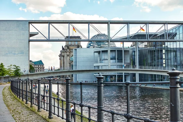 Berlino Germania Giugno 2020 Veduta Del Fiume Sprea Nel Distretto — Foto Stock