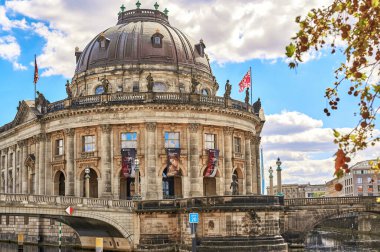 Berlin, Almanya - 26 Nisan 2020 Berlin Müzesi Adası 'ndaki Bode Müzesi' ne bakın..