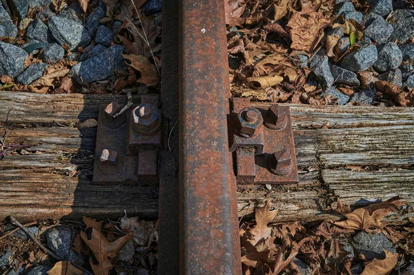 Detalhe Uma Antiga Enferrujada Férrea Com Laço Ferroviário Resistido Parafusos — Fotografia de Stock