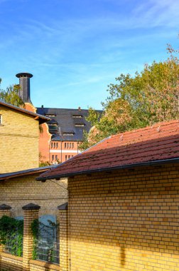 Berlin-Lichtenrade 'daki tren istasyonunda arka planda tarihi bir malikane var..