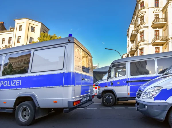 Berlin Németország 2018 Június Berlini Rendőrség Működése Több Mentőautóval — Stock Fotó