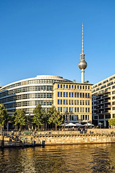 Berlijn Duitsland Juni 2018 Spree Toren Alexanderplatz Avondzon — Stockfoto