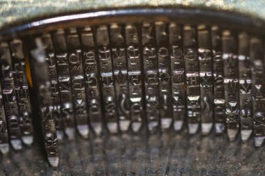 20. yüzyılda Almanya 'da yapılmış tarihi bir taşınabilir daktilonun ayrıntıları..