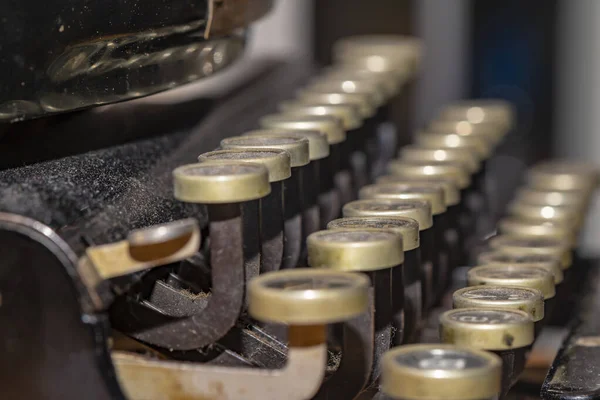 Detail Van Een Historische Stoffige Draagbare Typemachine Gemaakt Duitsland Jaren — Stockfoto