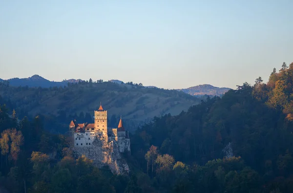 Castelo Bran Drácula Transilvânia Roménia Castelo Está Localizado Topo Uma — Fotografia de Stock