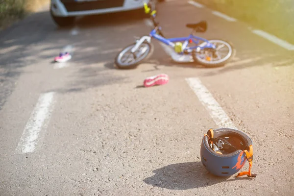 Accidente Coche Con Una Bicicleta Para Niños —  Fotos de Stock