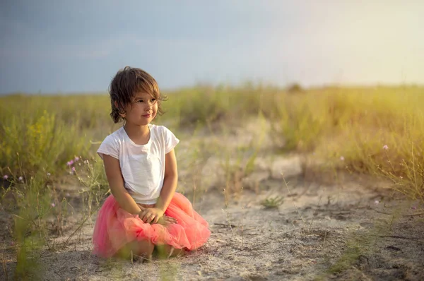 Cute Little Girl Sitting Sandy Hill Summer Beach — Stock Photo, Image