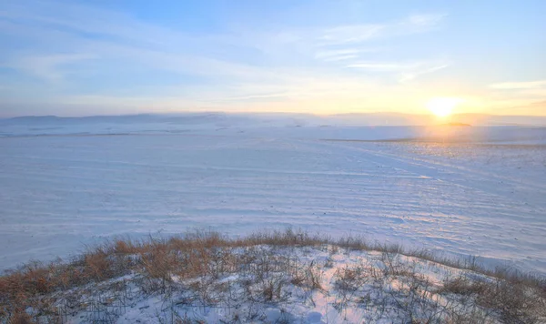 Coucher Soleil Sur Les Collines Couvertes Neige — Photo