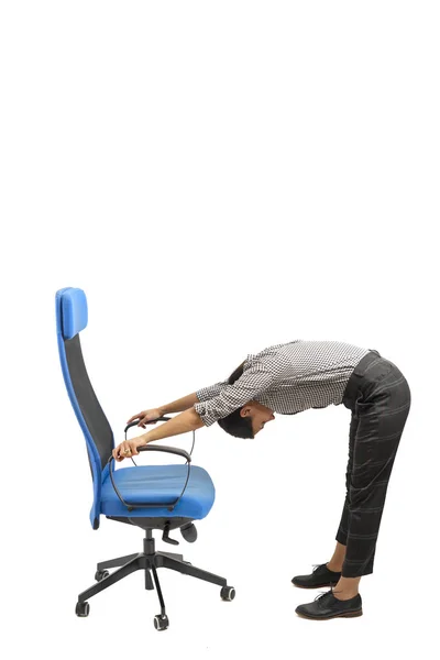 Mulher Fazendo Exercícios Enquanto Senta Cadeira Escritório — Fotografia de Stock