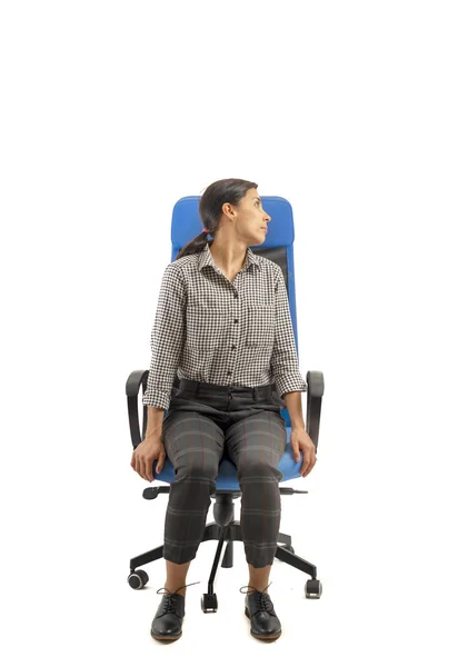 Femme Faisant Des Exercices Son Cou Assis Sur Chaise Bureau — Photo