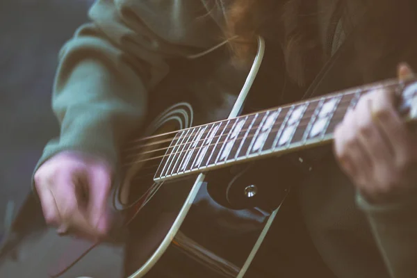 Close Woman Hands Playing Acoustic Guitar Sensation Hand Movement — Stock Photo, Image