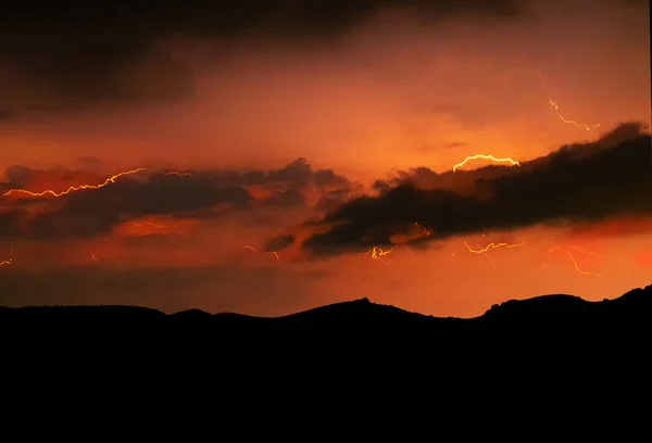 Fulger Imagine Dramatică Norilor Furtună Noapte — Fotografie, imagine de stoc