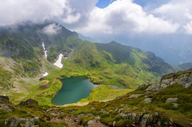 capra Gölü Romanya ve fagaras dağlar yaz aylarında manzara.