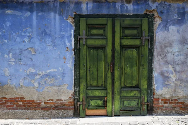 ルーマニア シビウの街の古いドア — ストック写真