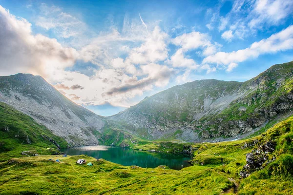 Landskap Från Capra Lake Rumänien Och Făgăraş Bergen Sommaren — Stockfoto