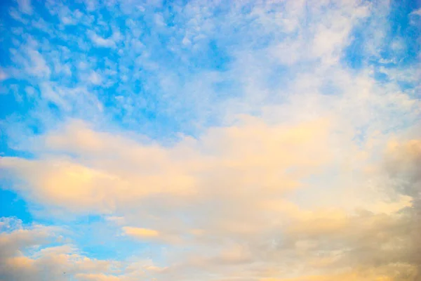 Schöner Himmel Mit Wolken Vor Sonnenuntergang — Stockfoto