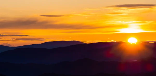 Этой Фотографии Видим Красивый Восход Солнца Горной Вершины Центральной Италии — стоковое фото
